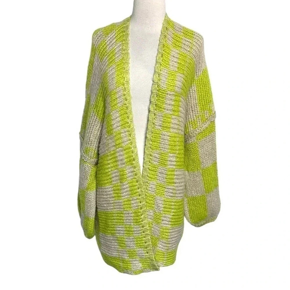 Urban Breeze M oversize lime green + cream checkerboard bell sleeve sweater‎ - Picture 5 of 9
